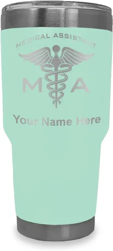 Miniatura 29 de LaserGram Taza aislada al vacío de 20 onzas, asistente médico MA, grabado personalizado incluido (rosa)