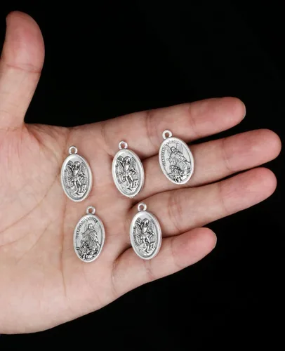 Miniatura 5 de COTTVOTT Colgante de Medalla de San Cristóbal/San José/Arcángel San Miguel/San Benito/Nuestra Señora Gracia Guadalupe para Collar de Rosario