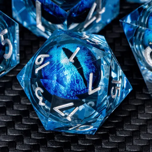 Miniatura 13 de ARUOHHA Juego de dados DND de núcleo líquido, 7 piezas de dados de resina azul afilados compatibles con juegos de rol D&D, juego de dados