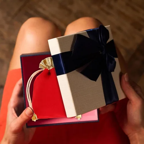 Miniatura 8 de KIPETTO Bolsas de terciopelo con cordón para Navidad, 25 unidades, bolsas de regalo de terciopelo con cordón, bolsas de joyería para dulces de Rojo