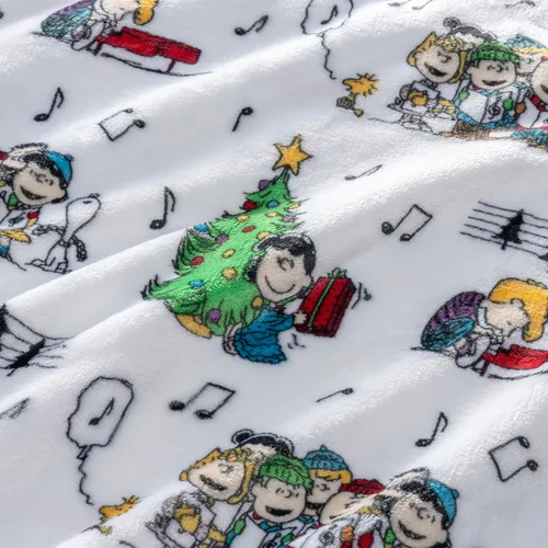 Miniatura 8 de Berkshire Blanket Peanuts® VelvetLoft® - Manta de felpa de Snoopy con lindo personaje, Gang Oh Christmas Tree White (60 x 70 pulgadas)