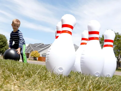 Miniatura 7 de Juego de bolos inflable gigante, rojo, blanco y negro, 29 pulgadas.