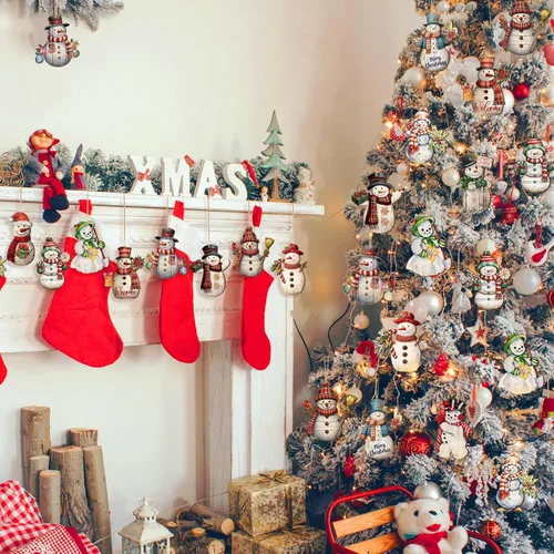 Miniatura 5 de Huwena 36 piezas de adornos de muñeco de nieve de Navidad para árbol, adornos de muñeco de nieve de Navidad, tallas de madera, adornos de árbol