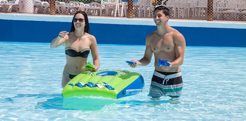 Miniatura 2 de Airhead Lob the Blob - Juego inflable para piscina o cornhole de 37 pulgadas x 26 pulgadas.