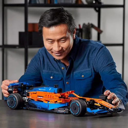 Miniatura 3 de LEGO 42141 Technic McLaren Formula 1 2022 Kit de construcción de modelo de coche de carreras, juego de deportes de motor F1, idea de regalo