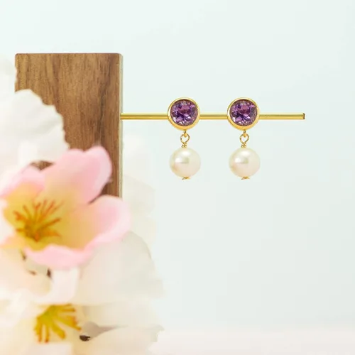 Miniatura 4 de Tienda Collection Aretes de tuerca chapados en oro amarillo de 18 quilates con bisel de piedra natal y perlas cultivadas de agua dulce