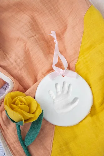 Miniatura 12 de Kit de huellas de bebé o huellas de Pearhead, mi primer adorno de Navidad, recuerdo de arcilla DIY, regalo para padres nuevos y futuros, 3 cintas