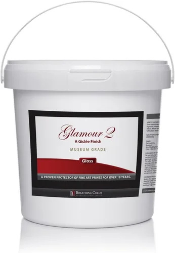 Glamour 2 es un barniz de impresión de archivo con un acabado brillante a base de agua, no amarilla, es de secado rápido, proporciona protección UV,