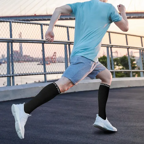 Miniatura 7 de 3 pares de calcetines de compresión graduados de 20 a 30 mmHg medias altas hasta la rodilla negras para hombres y mujeres, viajes en avión, correr