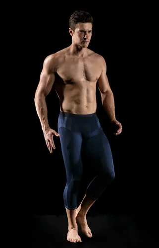 Miniatura 4 de TSLA Pantalones de compresión 34 para hombre, mallas de entrenamiento para correr, leggings atléticos capri de secado fresco, capa base de yoga