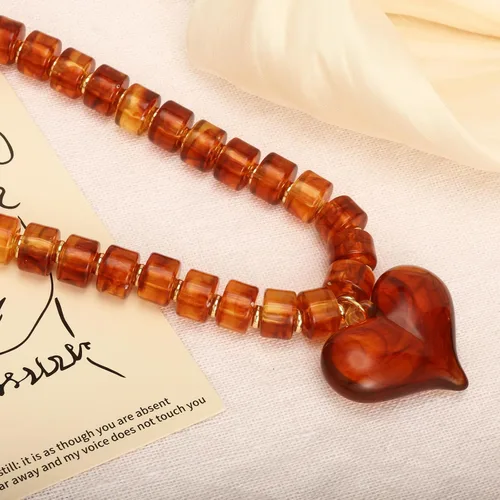 Miniatura 8 de Dr's gift Collar grueso para mujer, collar de corazón con dije de corazón de acrílico naranja, gargantilla de cuentas gruesas ámbar con colgante