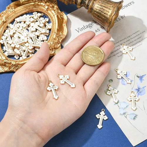 Miniatura 4 de KitBeads 100 dijes de cruz blanca esmaltada, religión, Cristo Jesús, Crucifijo para hacer joyas, pulseras, collares, aretes, manualidades a granel