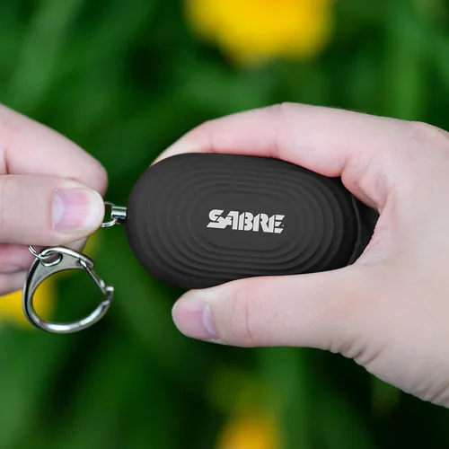 Miniatura 9 de Alarma personal 2 en 1 de SABRE con luz LED, sirena de seguridad personal de 130 dB, gancho de enganche para acceso instantáneo, rango de 1,250 pies