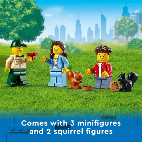 Miniatura 5 de LEGO City Picnic in The Park 60326 Kit de construcción para niños de 5 años en adelante; incluye 3 minifiguras y 2 figuras de ardilla (147 piezas)