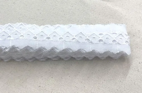 Miniatura 8 de AMORNPHAN 15 yardas de ancho 0.75 pulgadas de ancho con ojales de algodón blanco con ribete de encaje, tela bordada floral, mantel, mantas