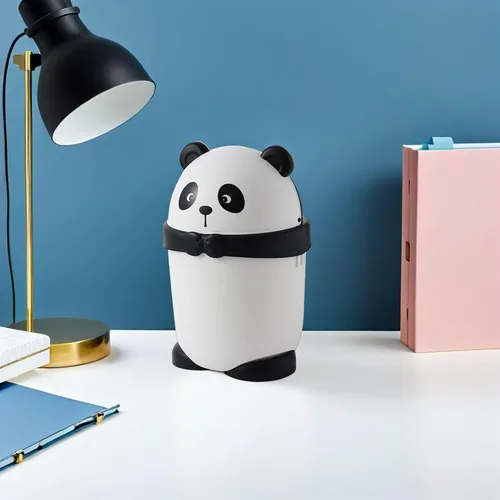 Miniatura 9 de Bote de basura con diseño de panda de dibujos animados con tapa, pequeño cubo de basura de plástico para el hogar, oficina, cocina y dormitorio