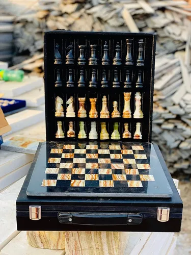 Miniatura 5 de Juego de ajedrez de mármol de 12 pulgadas con piezas talladas a mano, incluye caja de regalo de almacenamiento de piel sintética negra (coral negro)