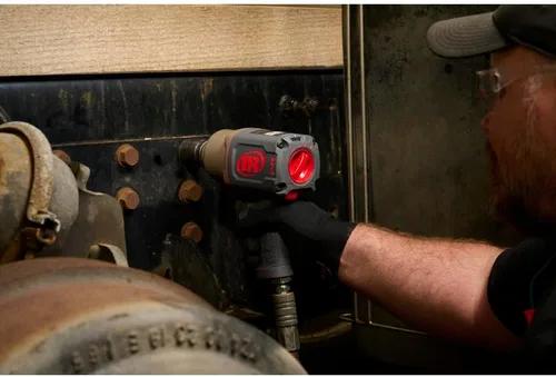 Miniatura 17 de Ingersoll Rand 2146Q1MAX Llave de impacto neumática de transmisión de 3/4 pulgadas con diseño silencioso de empuñadura de pistola y par de torsión