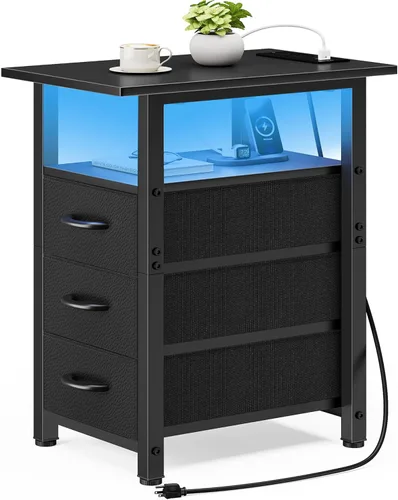 Vagusicc Mesita de noche negra con estación de carga y luces LED, mesa auxiliar estrecha, mesita de noche LED con 3 cajones de tela para dormitorio,