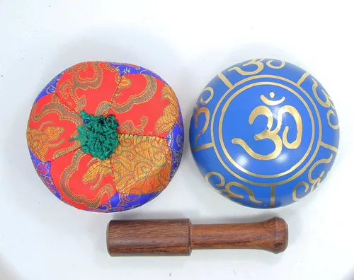 Miniatura 4 de DharmaObjects - cuenco para cantar el Om de la paz, para meditación relajante de yoga. Juego de almohadilla de seda, juego de martillo de Azul