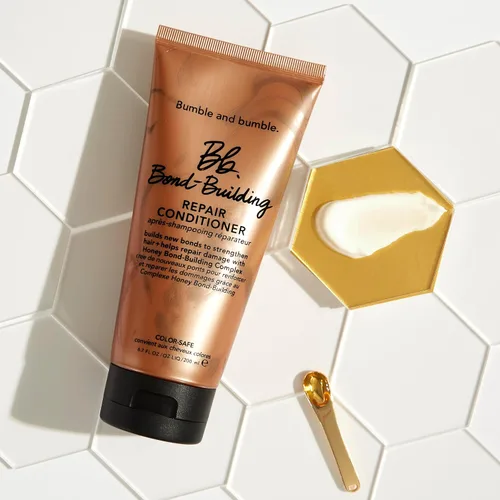 Miniatura 6 de Bumble and bumble. Bond-Building Hair Repair Shampoo Strengthens and Prevents Breakage Smooths Frizz, Adds Shine For Damaged Curly, Wavy