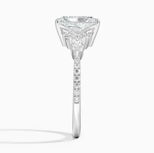 Miniatura 2 de Anillo de compromiso de diamantes creados en laboratorio con marquesa lateral y redondos de laboratorio de 1.06 quilates con certificado IGI de 1.06