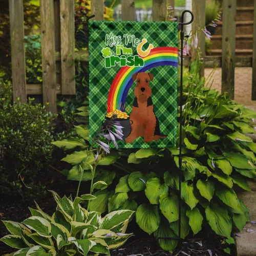 Miniatura 2 de Caroline's Treasures WDK4731GF - Bandera decorativa para jardín del día de San Patricio, color negro y tostado, Airedale Terrier, para jardín