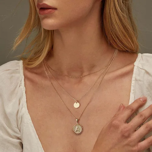 Miniatura 2 de Collares con inicial en capas de oro para mujer, chapado en oro de 14 quilates, gargantilla de disco de capas delicadas, collar hecho a mano