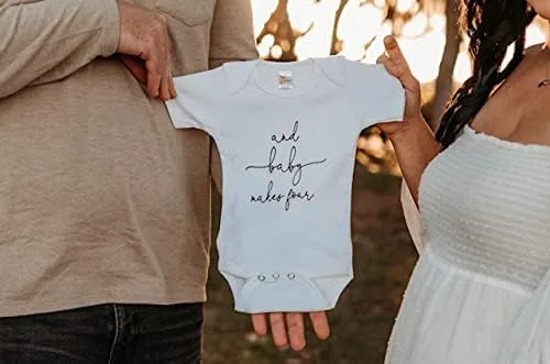 Miniatura 3 de Bump and Beyond Designs Regalo de anuncio de bebé para familia de cuatro