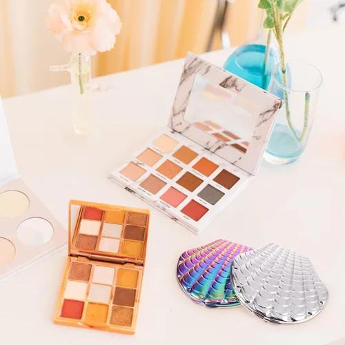 Beavorty Espejo compacto plegable con forma de concha, juego de 2 espejos de maquillaje portátiles de doble cara, mini espejos cosméticos de