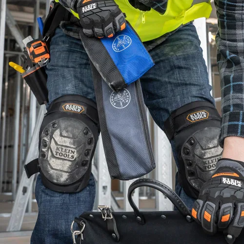 Miniatura 8 de Klein Tools 55559 - Bolsa de herramientas con cremallera de pie y mosquetones, bolsas de utilidad de 7 pulgadas azul y 14 pulgadas gris con fondo