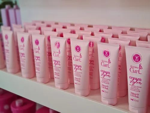Miniatura 5 de Cream Styler 6.76 fl oz 6.8 fl oz Crema ligera definidora de rizos para cabello rizado y ondulado Crema hidratante para peinar con aguacate
