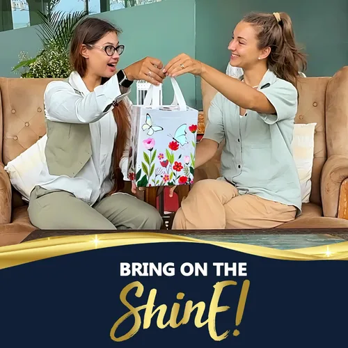 Miniatura 8 de Nush Nush Bolsas de regalo de mariposa con asas de tamaño mediano - Juego de 12 bolsas de regalo florales con brillante impresión holográfica