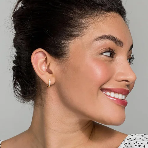 Miniatura 4 de PAVOI Aretes de aro de plata de ley chapados en oro de 14 quilates con circonita cúbica para mujer