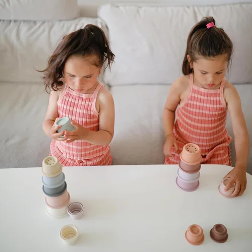 Miniatura 5 de mushie Vasos apilables de juguete 8 piezas Hecho en Dinamarca (Petal)