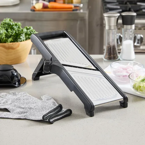 Miniatura 4 de Restaurantware Rebanadora de mandolina ajustable de acero inoxidable, cortador de verduras estándar alemán con protector de cuchilla, incluye