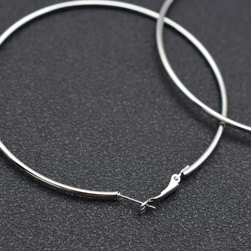 Miniatura 5 de Aretes de aro de baloncesto hipoalergénicos extra grandes para mujeres y hombres, aretes de aro grandes y finos, Metal, No es una piedra preciosa