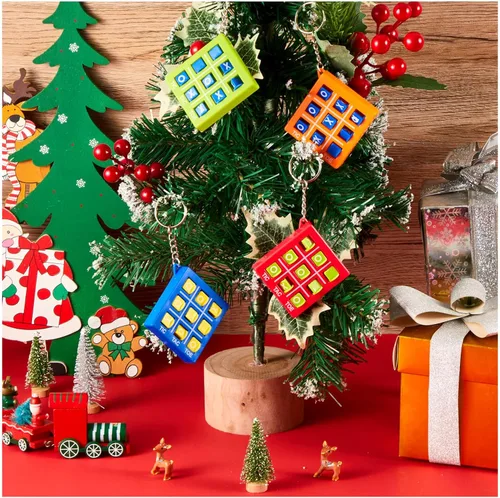 Miniatura 6 de Hicarer 8 llaveros de fiesta de Tic Tac Toe para fiestas de cumpleaños a granel, regalos de fin de año para estudiantes, niños de 8 a 12 años