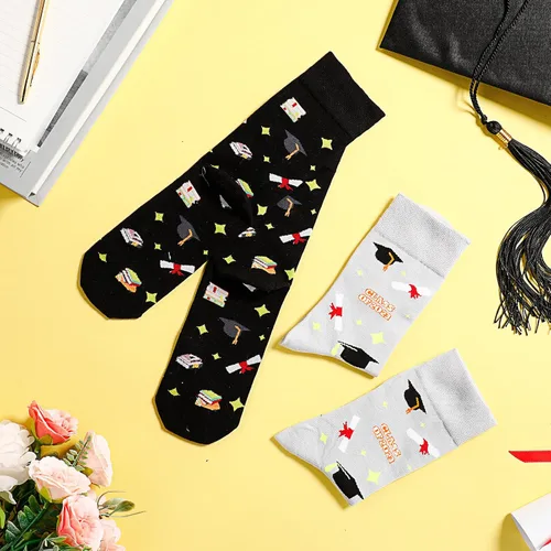 Miniatura 4 de 2 pares de calcetines de clase de 2022, regalo de graduación novedoso para mujeres y hombres, graduados, unisex, felicitaciones, graduados