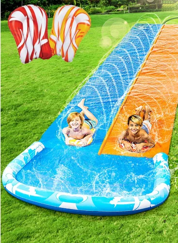 JOYIN - Toboganes de agua de 22.5 pies y 2 tablas de bodyboard, tobogán de agua para césped, juguete de verano con rociador integrado para patio