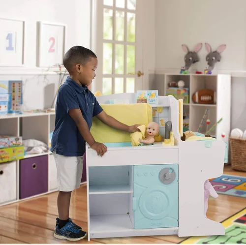Miniatura 4 de Melissa & Doug Centro de actividades de cuidado de bebé Mine to Love para muñecas - Cocina, Guardería, Baño-Cambio