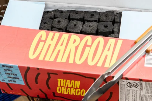 Miniatura 2 de Thaan, Carbón estilo tailandés. Tiempo de combustión de 4-6 horas. Carbón de calidad de restaurante. Baja ceniza, sin humo, alto calor. Hasta 1200