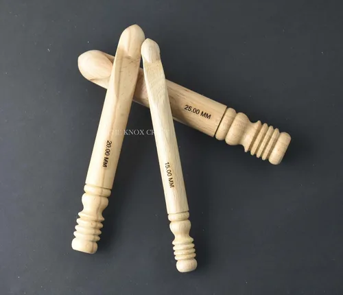 Miniatura 2 de THE KNOX CRAFT - Ganchos de ganchillo grandes de madera con mango ergonómico de agarre suave, ganchos de hilo para proyectos de hilo extra