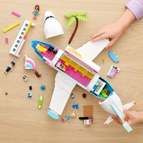 Miniatura 6 de LEGO Friends Heartlake City Airplane 41429, incluye Friends Stephanie y Olivia, y muchos accesorios divertidos para avión para despertar tiempos