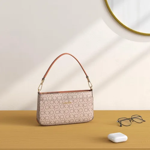 Miniatura 4 de Calvin Klein Women's Lucy Triple Compartment Shoulder Bag