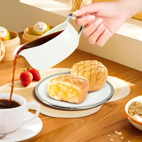 Miniatura 5 de Cheardia Salsa de 14 onzas con bandeja, bote de salsa de cerámica blanca con borde plateado, mango ergonómico y boquilla grande antigoteo