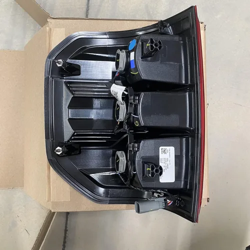 Miniatura 3 de Conjunto de lámpara trasera halógena Ford Maverick RH para pasajeros 21-23 NZ6Z13404A