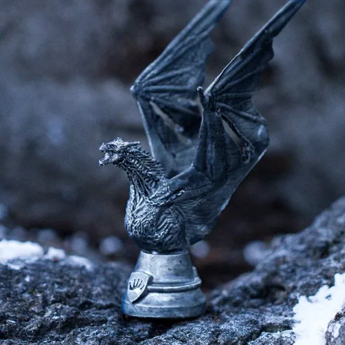 Miniatura 8 de USAOPOLY Juego de Ajedrez de Coleccionista de Juego de Tronos 32 piezas de ajedrez personalizadas de personajes de TV de HBO 2 jugadores A