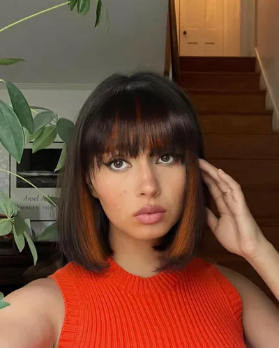 Miniatura 13 de YYHR Peluca corta estilo Bob con flequillo de 10 pulgadas, pelucas de cabello sintético lacio Yaki claro, pelucas cortas de corte Bob negro con 1b