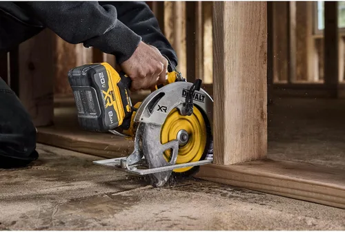 Miniatura 11 de DEWALT Sierra circular inalámbrica sin escobillas de 20 V MAX XR de 7-1/4 pulgadas, solo herramienta (DCS590B)